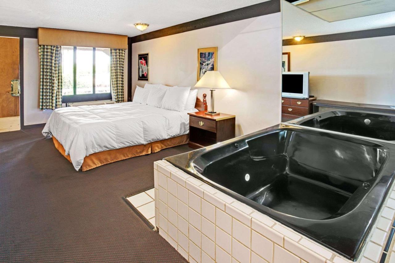 Knights Inn Indianapolis Bagian luar foto
